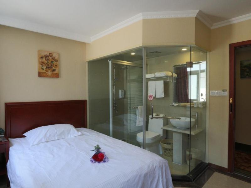 Greentree Inn Shanghai Pudong Airport Huaxia East Road Railway Station Shell Hotel Exterior photo
