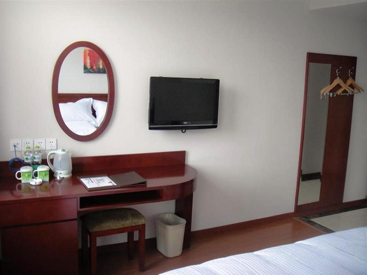 Greentree Inn Shanghai Pudong Airport Huaxia East Road Railway Station Shell Hotel Exterior photo